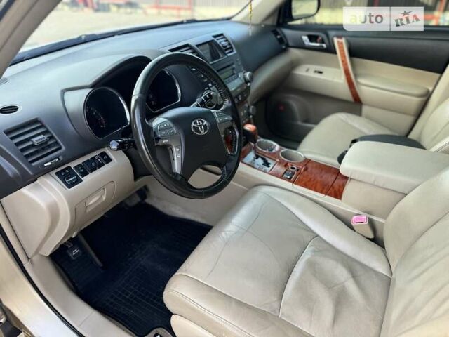 Бежевый Тойота Хайлендер, объемом двигателя 3.46 л и пробегом 280 тыс. км за 13200 $, фото 19 на Automoto.ua