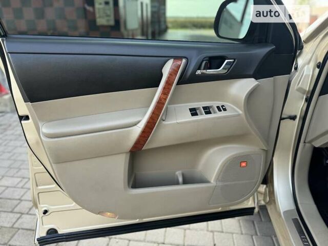 Бежевый Тойота Хайлендер, объемом двигателя 3.46 л и пробегом 280 тыс. км за 13200 $, фото 14 на Automoto.ua