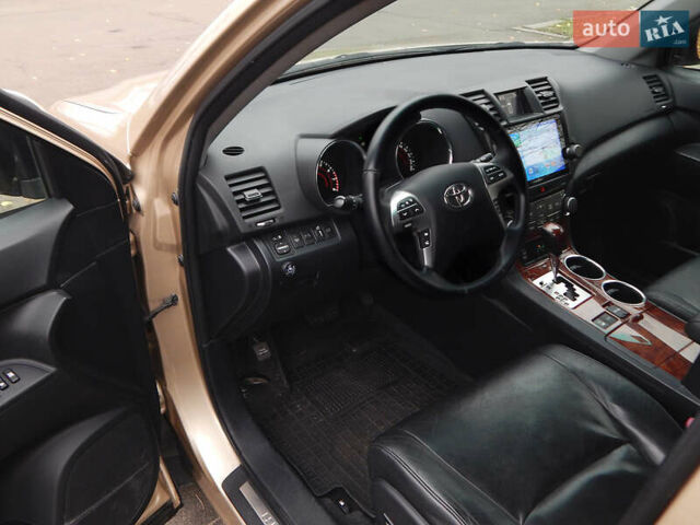 Бежевий Тойота Хайлендер, об'ємом двигуна 3.46 л та пробігом 232 тис. км за 14498 $, фото 20 на Automoto.ua