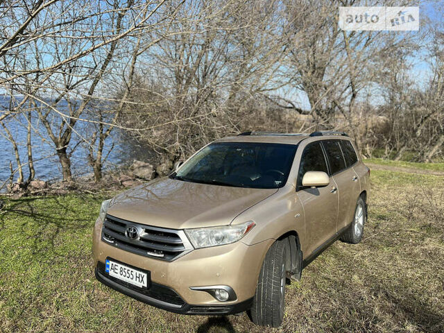 Тойота Хайлендер 2011 в Верхнеднепровске на Automoto.ua Бежевый Тойота Хайлендер, объемом двигателя 3.49 л и пробегом 290 тыс. км за 18000 $, фото 10 на Automoto.ua