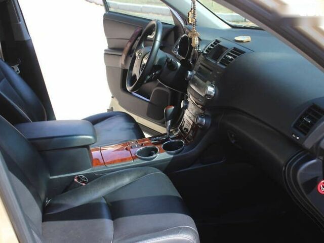 Бежевий Тойота Хайлендер, об'ємом двигуна 3.5 л та пробігом 113 тис. км за 17990 $, фото 27 на Automoto.ua