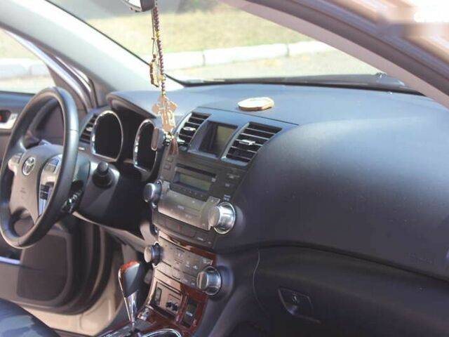 Бежевий Тойота Хайлендер, об'ємом двигуна 3.5 л та пробігом 113 тис. км за 17990 $, фото 28 на Automoto.ua