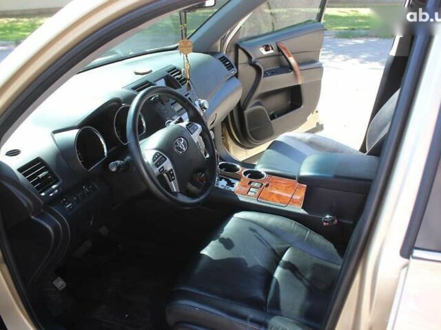 Бежевий Тойота Хайлендер, об'ємом двигуна 3.5 л та пробігом 113 тис. км за 17990 $, фото 21 на Automoto.ua