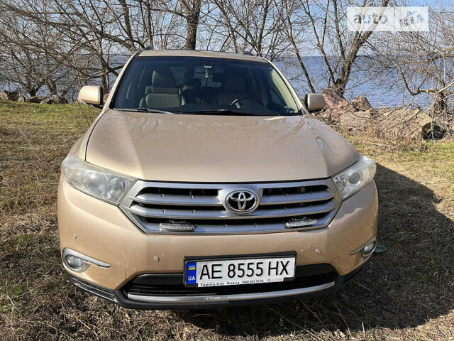 Тойота Хайлендер 2011 в Верхнеднепровске на Automoto.ua Бежевый Тойота Хайлендер, объемом двигателя 3.49 л и пробегом 290 тыс. км за 18000 $, фото 12 на Automoto.ua