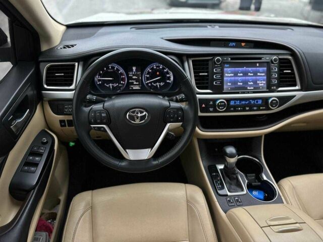 Бежевый Тойота Хайлендер, объемом двигателя 3.5 л и пробегом 166 тыс. км за 23990 $, фото 16 на Automoto.ua