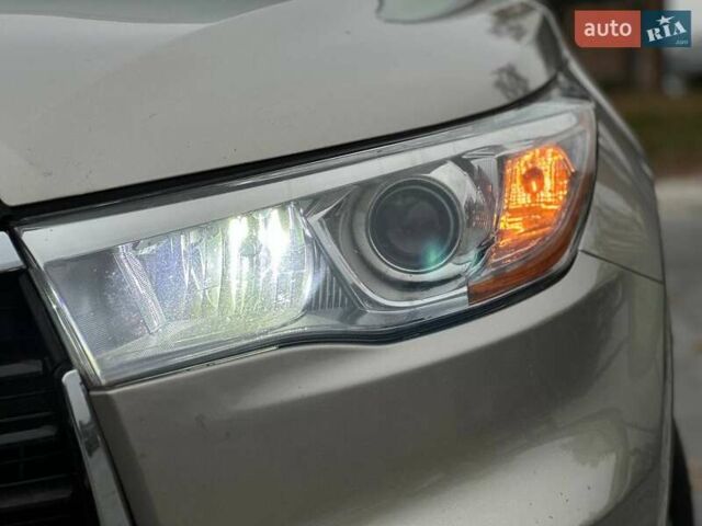 Бежевый Тойота Хайлендер, объемом двигателя 3.46 л и пробегом 166 тыс. км за 23990 $, фото 3 на Automoto.ua