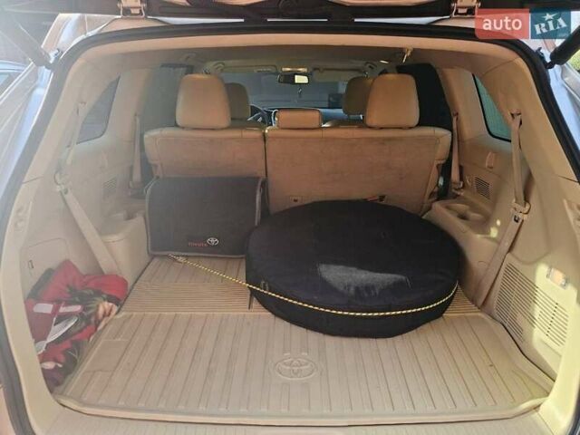 Тойота Хайлендер 2016 в Киеве на Automoto.ua Бежевый Тойота Хайлендер, объемом двигателя 3.55 л и пробегом 165 тыс. км за 24500 $, фото 12 на Automoto.ua