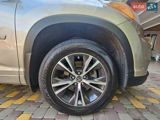 Тойота Хайлендер 2016 в Киеве на Automoto.ua Бежевый Тойота Хайлендер, объемом двигателя 3.55 л и пробегом 165 тыс. км за 24500 $, фото 8 на Automoto.ua