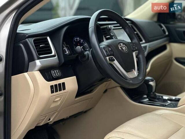 Бежевый Тойота Хайлендер, объемом двигателя 3.46 л и пробегом 166 тыс. км за 23990 $, фото 12 на Automoto.ua