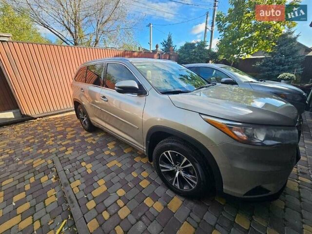 Тойота Хайлендер 2016 в Киеве на Automoto.ua Бежевый Тойота Хайлендер, объемом двигателя 3.55 л и пробегом 165 тыс. км за 24500 $, фото 7 на Automoto.ua