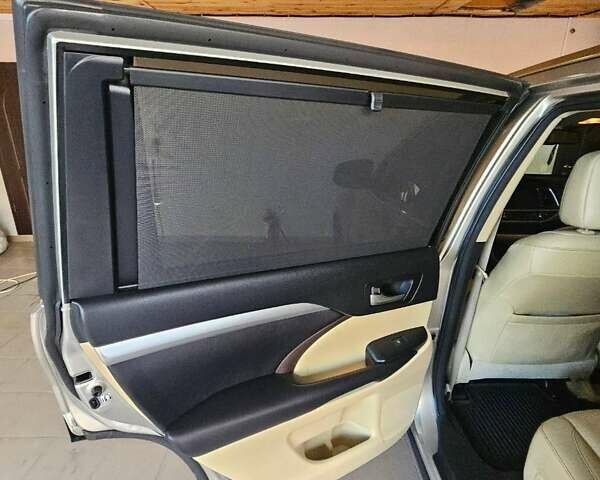 Тойота Хайлендер 2016 в Киеве на Automoto.ua Бежевый Тойота Хайлендер, объемом двигателя 3.55 л и пробегом 165 тыс. км за 24500 $, фото 6 на Automoto.ua