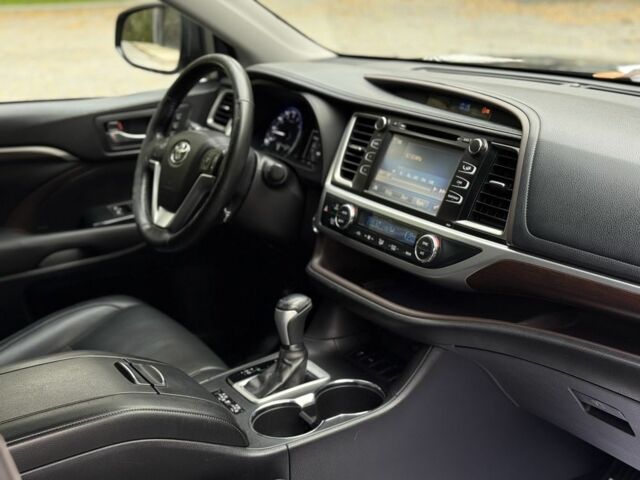 Чорний Тойота Хайлендер, об'ємом двигуна 2.7 л та пробігом 185 тис. км за 19500 $, фото 7 на Automoto.ua