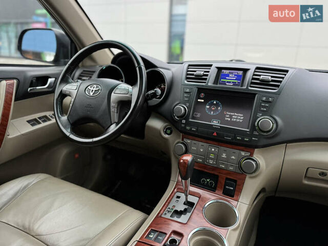 Черный Тойота Хайлендер, объемом двигателя 3.5 л и пробегом 257 тыс. км за 11990 $, фото 25 на Automoto.ua