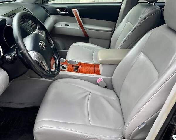 Черный Тойота Хайлендер, объемом двигателя 3.46 л и пробегом 253 тыс. км за 12900 $, фото 21 на Automoto.ua