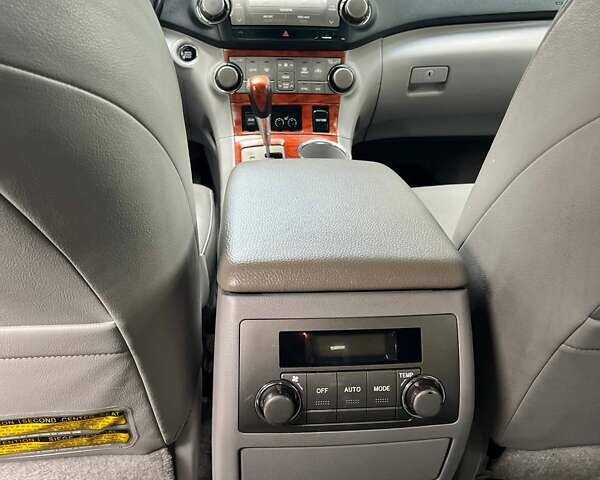 Черный Тойота Хайлендер, объемом двигателя 3.46 л и пробегом 253 тыс. км за 12900 $, фото 71 на Automoto.ua