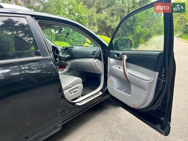 Черный Тойота Хайлендер, объемом двигателя 3.46 л и пробегом 253 тыс. км за 12900 $, фото 95 на Automoto.ua