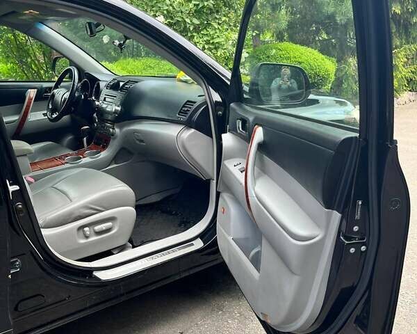 Черный Тойота Хайлендер, объемом двигателя 3.46 л и пробегом 253 тыс. км за 12900 $, фото 68 на Automoto.ua