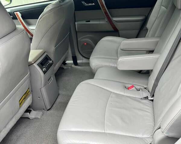 Черный Тойота Хайлендер, объемом двигателя 3.46 л и пробегом 253 тыс. км за 12900 $, фото 12 на Automoto.ua