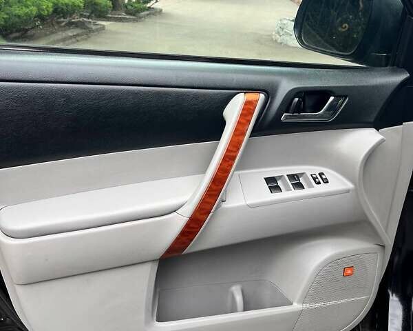 Черный Тойота Хайлендер, объемом двигателя 3.46 л и пробегом 253 тыс. км за 12900 $, фото 80 на Automoto.ua