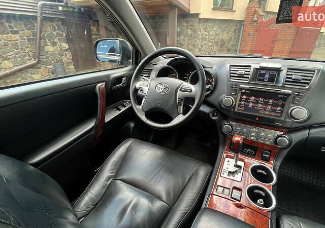 Чорний Тойота Хайлендер, об'ємом двигуна 3.46 л та пробігом 275 тис. км за 14900 $, фото 14 на Automoto.ua