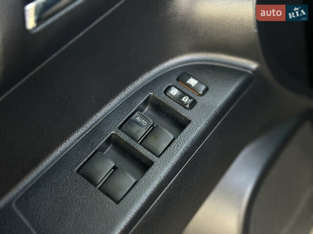 Черный Тойота Хайлендер, объемом двигателя 3.46 л и пробегом 250 тыс. км за 17500 $, фото 5 на Automoto.ua