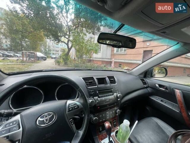 Черный Тойота Хайлендер, объемом двигателя 3.46 л и пробегом 260 тыс. км за 17000 $, фото 10 на Automoto.ua