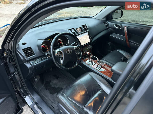 Черный Тойота Хайлендер, объемом двигателя 3.5 л и пробегом 250 тыс. км за 14999 $, фото 12 на Automoto.ua