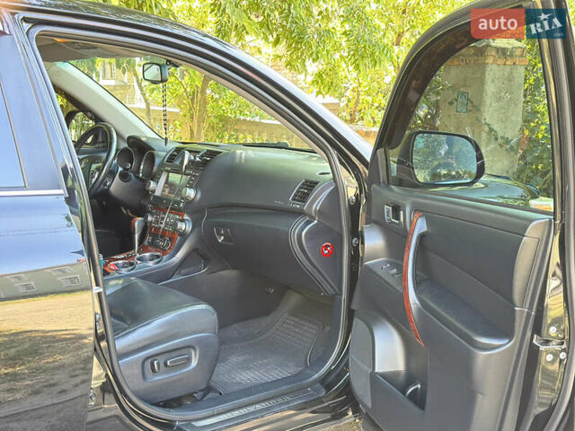 Черный Тойота Хайлендер, объемом двигателя 3.46 л и пробегом 250 тыс. км за 17500 $, фото 14 на Automoto.ua