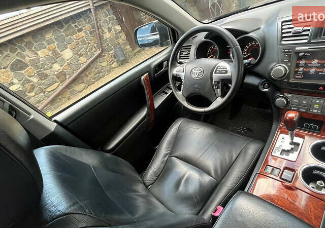 Чорний Тойота Хайлендер, об'ємом двигуна 3.46 л та пробігом 275 тис. км за 14900 $, фото 15 на Automoto.ua