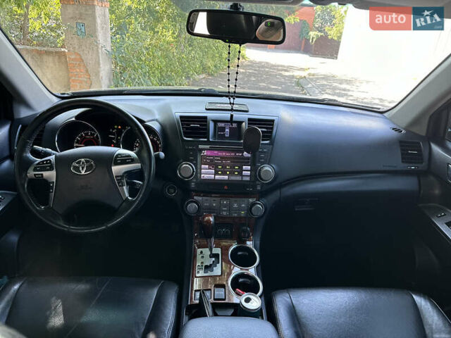 Черный Тойота Хайлендер, объемом двигателя 3.46 л и пробегом 250 тыс. км за 17500 $, фото 11 на Automoto.ua