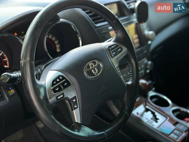 Черный Тойота Хайлендер, объемом двигателя 3.46 л и пробегом 250 тыс. км за 17500 $, фото 7 на Automoto.ua