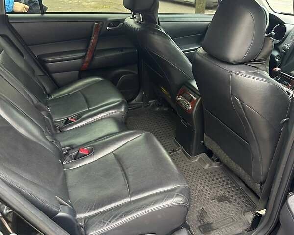 Чорний Тойота Хайлендер, об'ємом двигуна 3.5 л та пробігом 230 тис. км за 16200 $, фото 6 на Automoto.ua