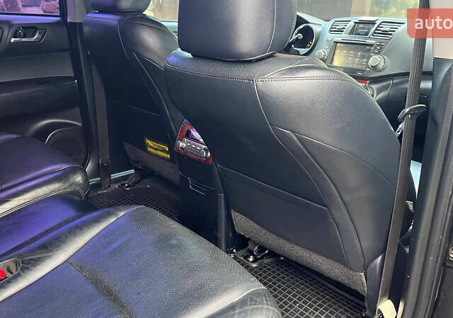 Чорний Тойота Хайлендер, об'ємом двигуна 3.46 л та пробігом 275 тис. км за 14900 $, фото 30 на Automoto.ua