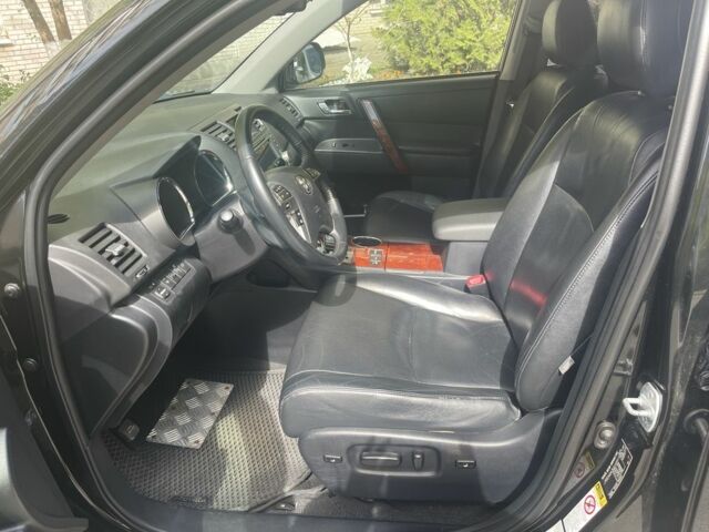 Черный Тойота Хайлендер, объемом двигателя 3.5 л и пробегом 179 тыс. км за 16400 $, фото 2 на Automoto.ua