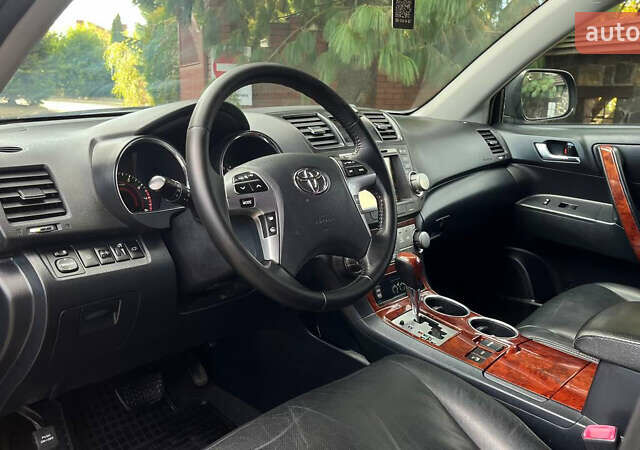 Чорний Тойота Хайлендер, об'ємом двигуна 3.46 л та пробігом 275 тис. км за 14900 $, фото 23 на Automoto.ua