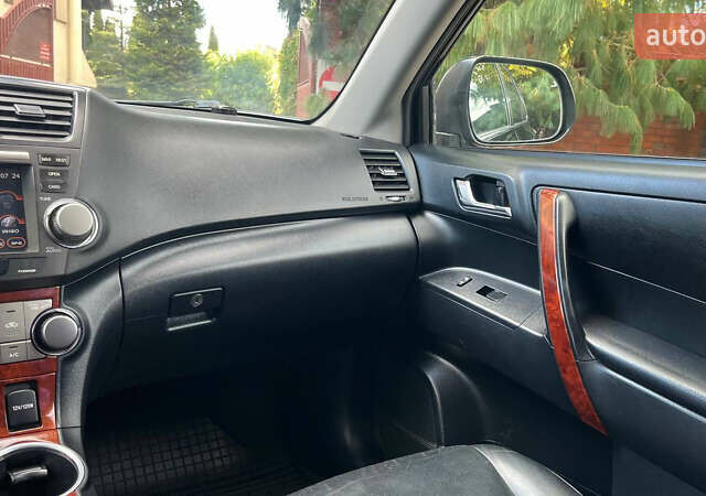 Чорний Тойота Хайлендер, об'ємом двигуна 3.46 л та пробігом 275 тис. км за 14900 $, фото 11 на Automoto.ua