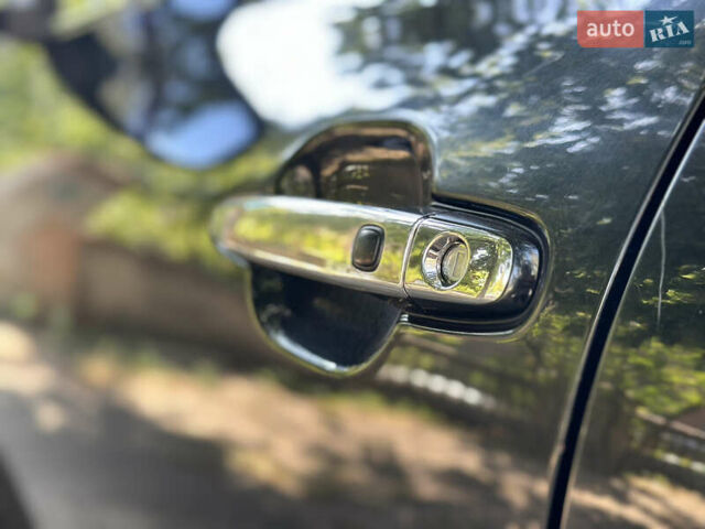 Черный Тойота Хайлендер, объемом двигателя 3.46 л и пробегом 250 тыс. км за 17500 $, фото 4 на Automoto.ua