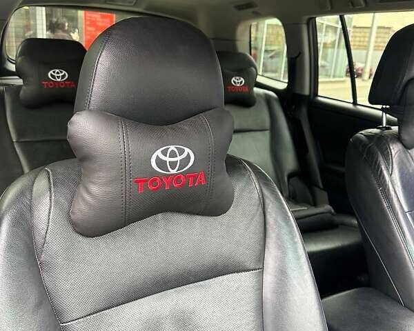 Чорний Тойота Хайлендер, об'ємом двигуна 3.5 л та пробігом 230 тис. км за 16200 $, фото 11 на Automoto.ua