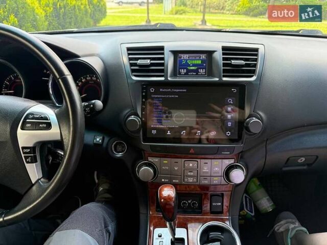 Черный Тойота Хайлендер, объемом двигателя 3.46 л и пробегом 183 тыс. км за 17500 $, фото 6 на Automoto.ua