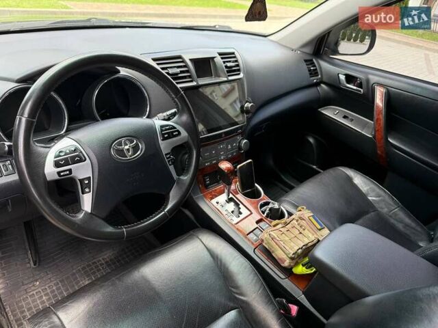 Черный Тойота Хайлендер, объемом двигателя 3.46 л и пробегом 183 тыс. км за 17500 $, фото 7 на Automoto.ua
