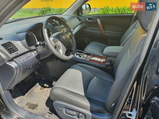 Черный Тойота Хайлендер, объемом двигателя 3.5 л и пробегом 208 тыс. км за 20850 $, фото 7 на Automoto.ua