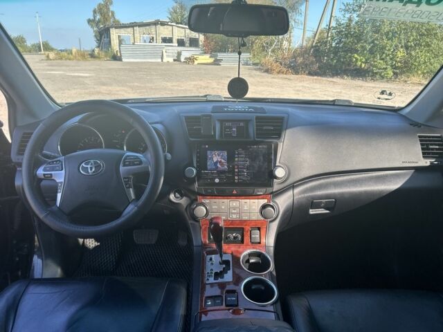 Черный Тойота Хайлендер, объемом двигателя 3.5 л и пробегом 245 тыс. км за 18000 $, фото 5 на Automoto.ua