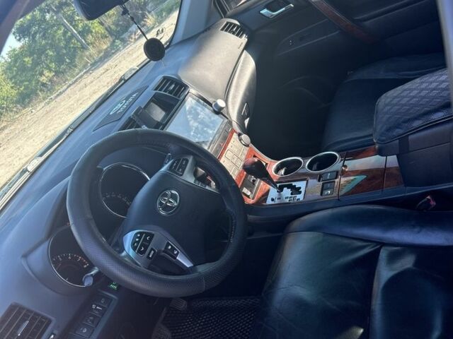 Черный Тойота Хайлендер, объемом двигателя 3.5 л и пробегом 245 тыс. км за 18000 $, фото 4 на Automoto.ua