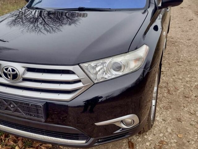 Черный Тойота Хайлендер, объемом двигателя 3.5 л и пробегом 284 тыс. км за 15999 $, фото 1 на Automoto.ua