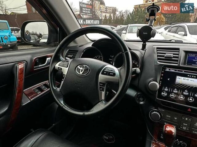 Черный Тойота Хайлендер, объемом двигателя 3.46 л и пробегом 198 тыс. км за 18500 $, фото 21 на Automoto.ua