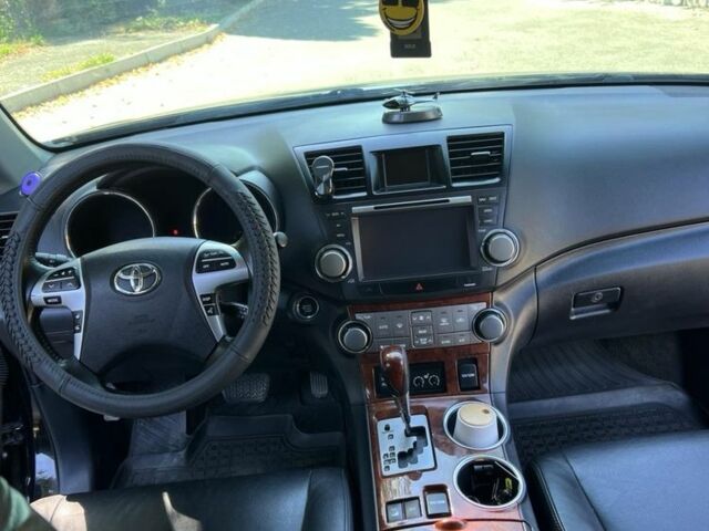 Черный Тойота Хайлендер, объемом двигателя 3.5 л и пробегом 284 тыс. км за 15999 $, фото 6 на Automoto.ua