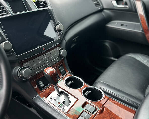 Черный Тойота Хайлендер, объемом двигателя 3.46 л и пробегом 203 тыс. км за 17000 $, фото 34 на Automoto.ua