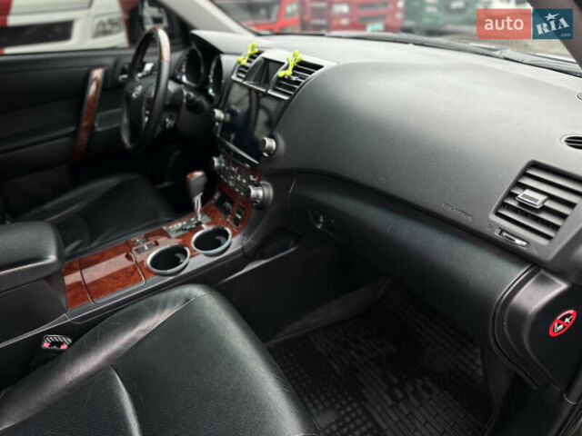 Черный Тойота Хайлендер, объемом двигателя 3.46 л и пробегом 203 тыс. км за 17000 $, фото 28 на Automoto.ua