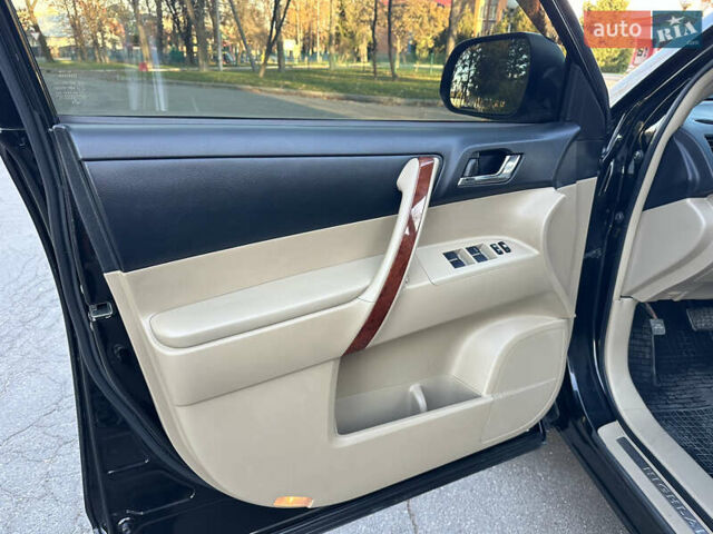 Черный Тойота Хайлендер, объемом двигателя 3.46 л и пробегом 187 тыс. км за 17300 $, фото 32 на Automoto.ua