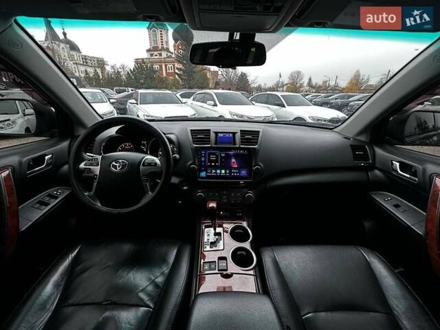 Черный Тойота Хайлендер, объемом двигателя 3.46 л и пробегом 177 тыс. км за 17500 $, фото 16 на Automoto.ua